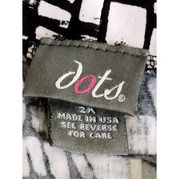 Dots Plus Size 2X Top Black White Patterned Tie Neck Sleeveless Banded Hem - Picture 8 of 10